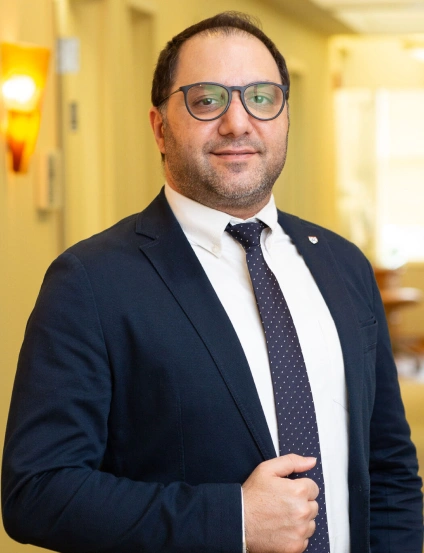 Dr. Reza Hakim Shoushtari